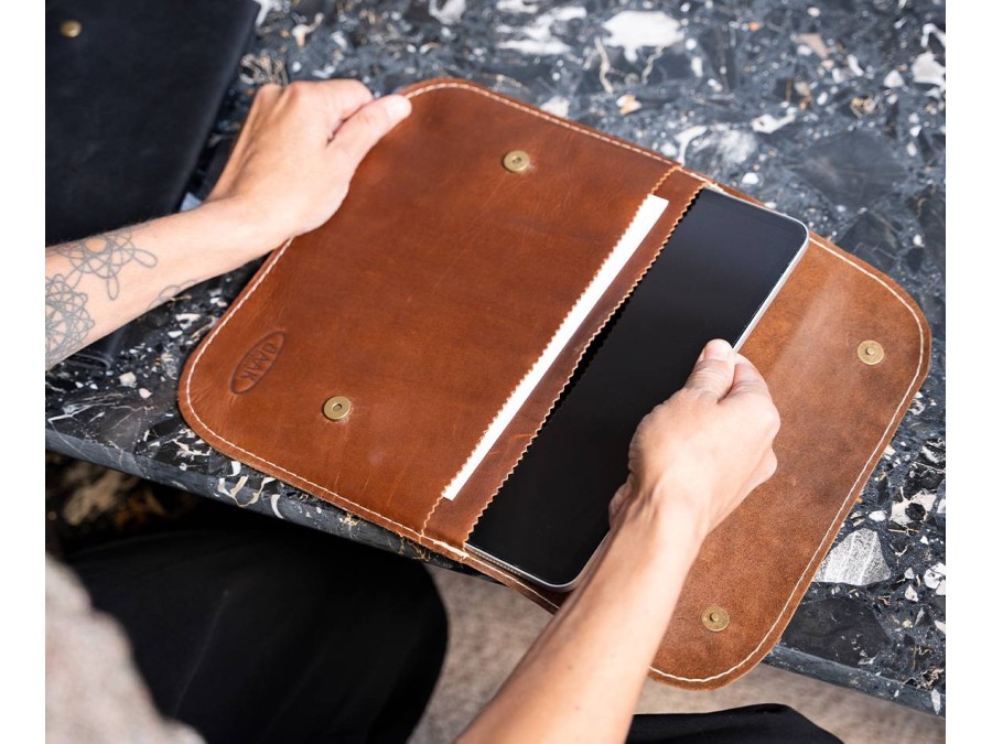 Funda para tablet de 11 pulgadas cuero marrón, marrón envejecido BAAK - puesta en situación