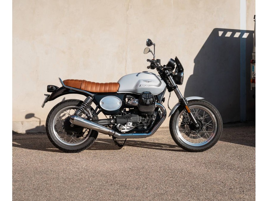Fianchetto laterale con porta targa per Moto Guzzi V7 850
