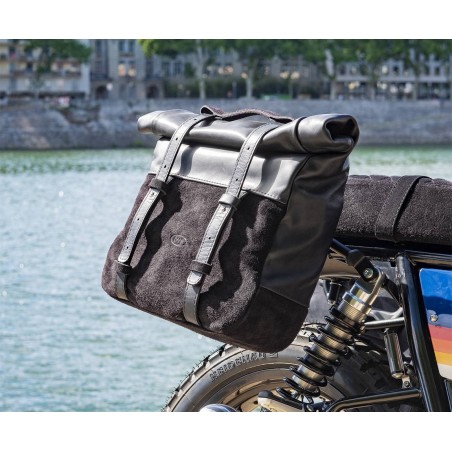 Große gerollte Ledertasche