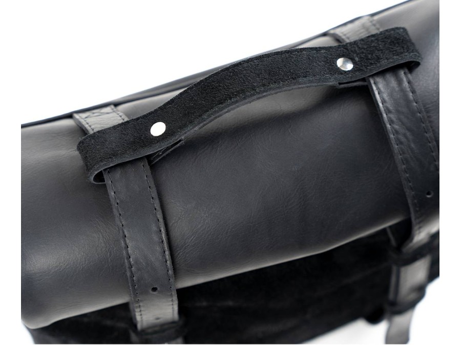 Große gerollte Ledertasche