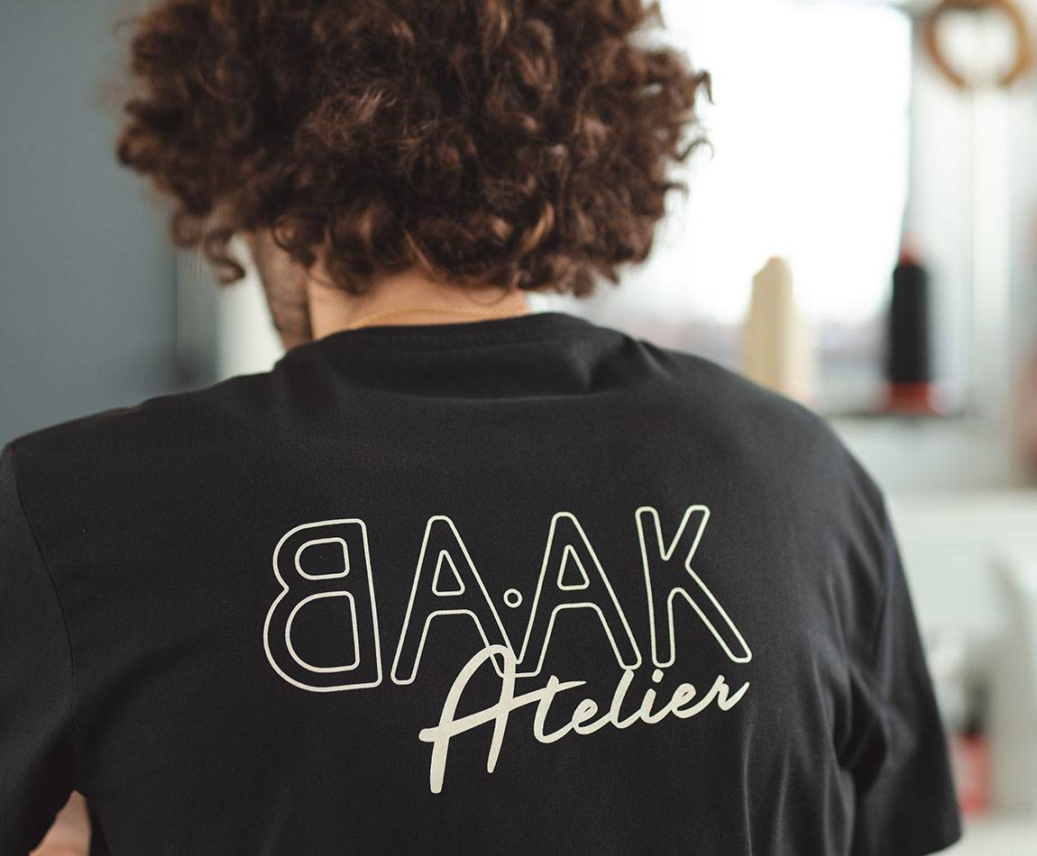 Black T-Shirt - Short sleeves - Heart pocket on front - White "BAAK Atelier" silk-screen print on back Black T-Shirt - Short sleeves - Heart pocket on front - White "BAAK Atelier" silk-screen print on back