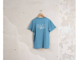 T-Shirt Bleu - Manches courtes - Poche coeur à l'avant - Sérigraphie "BAAK Atelier" blanc dans le dos