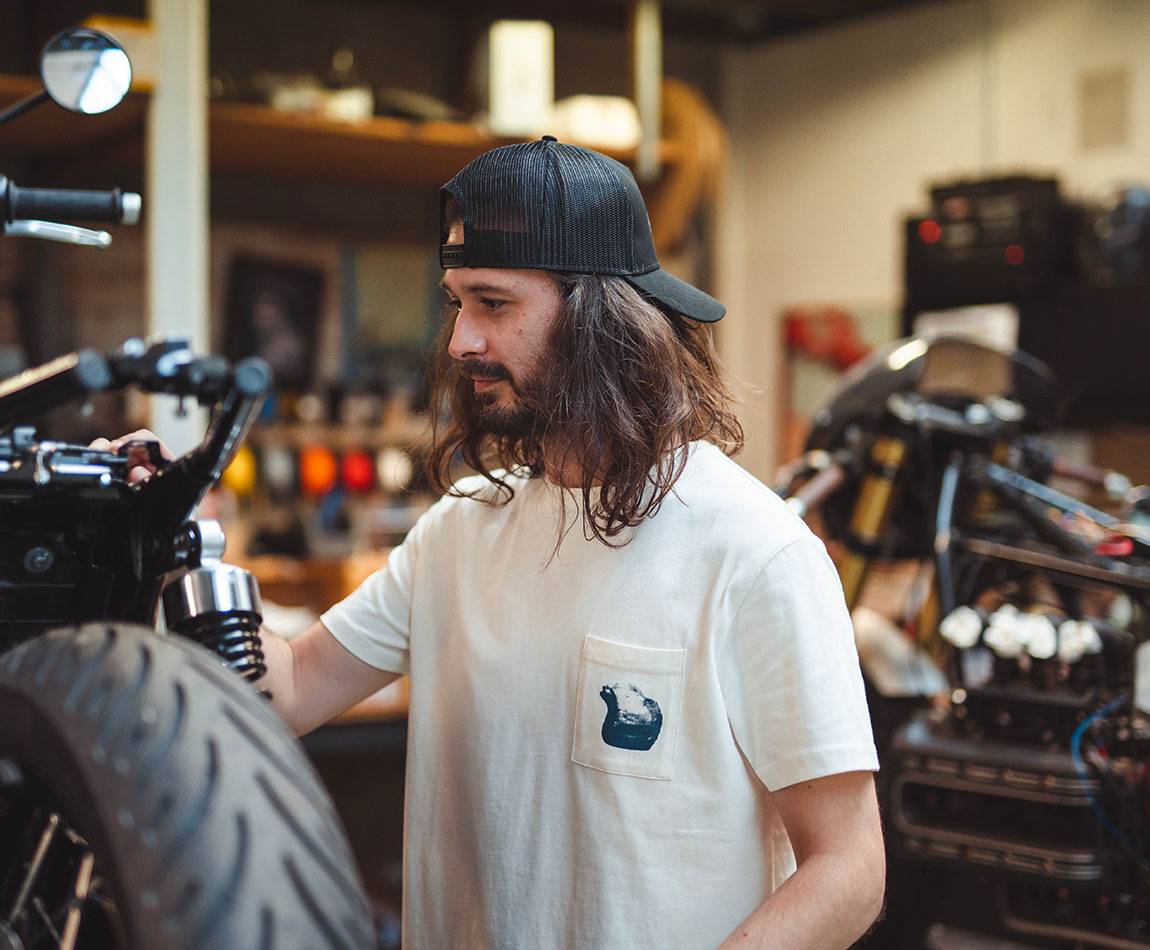 Cream T-Shirt - Short sleeves - Heart pocket on front - Silk-screened petrol blue helmet motif on pocket Cream T-Shirt - Short sleeves - Heart pocket on front - Silk-screened petrol blue helmet motif on pocket