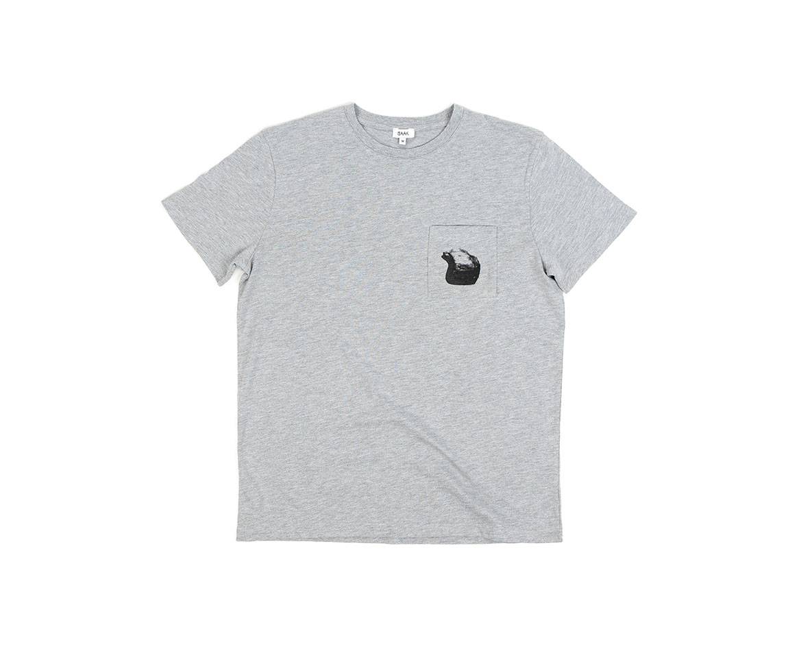 Grey T-Shirt - Short sleeves - Heart pocket on front - Black helmet silk-screen print on pocket