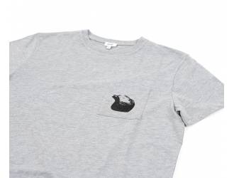 Grey T-Shirt - Short sleeves - Heart pocket on front - Black helmet silk-screen print on pocket