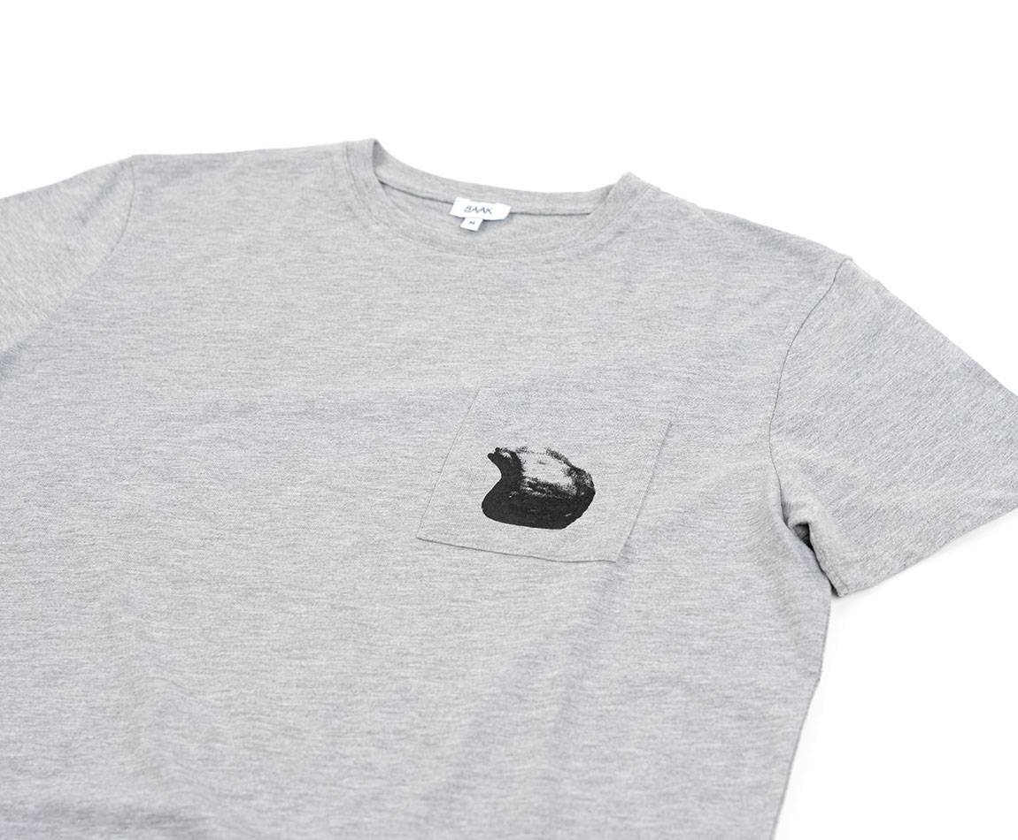 Grey T-Shirt - Short sleeves - Heart pocket on front - Black helmet silk-screen print on pocket Grey T-Shirt - Short sleeves - Heart pocket on front - Black helmet silk-screen print on pocket