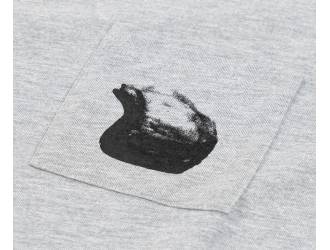 T-Shirt Gris - Manches courtes - Poche coeur à l'avant - Sérigraphie motif casque noir sur la poche