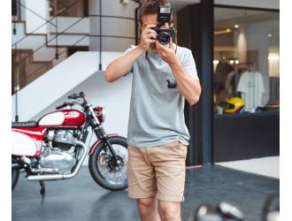 Grey T-Shirt - Short sleeves - Heart pocket on front - Black helmet silk-screen print on pocket