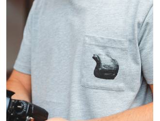 Grey T-Shirt - Short sleeves - Heart pocket on front - Black helmet silk-screen print on pocket