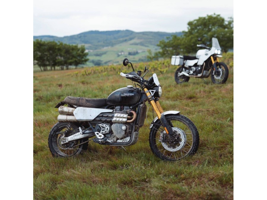 Tapas laterales de aluminio para Triumph Scrambler 1200 X/XC/XE - Protección térmica mejorada y aspecto dinámico