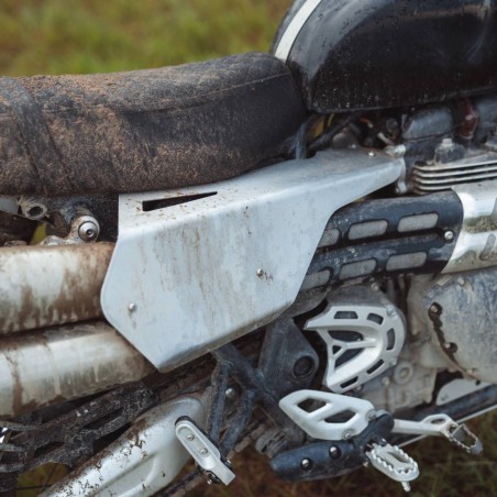 Caches latéraux en aluminium pour Triumph Scrambler 1200 X/XC/XE - Protection thermique améliorée et look dynamique