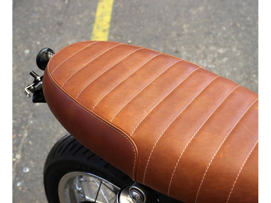 Sella in pelle marrone per Triumph T120 / T100
