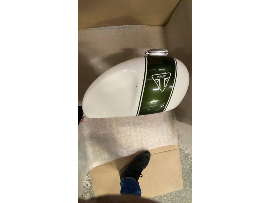 OUTLET N°29 - Serbatoio Triumph Scrambler 1200 XE / XC, colore bianco e verde