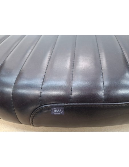 Heritage Ledersitz für T120 – Schwarz, klassisches Rippendesign