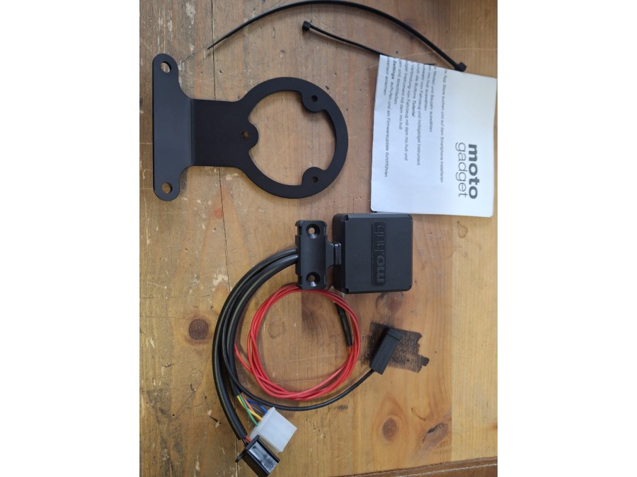 MO.HUB housing for plug-and-play installation of Motogadget Chronoclassic V1 speedometer on BMW Nine‑T E4