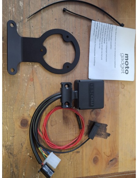 Boitier MO.HUB pour montage plug and play de compteur Motogadget Chronoclassic V1 sur BMW Nine-T E4