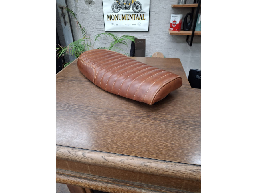 OUTLET - Sella per Royal Enfield GT 535 cuoio marrone coste classiche