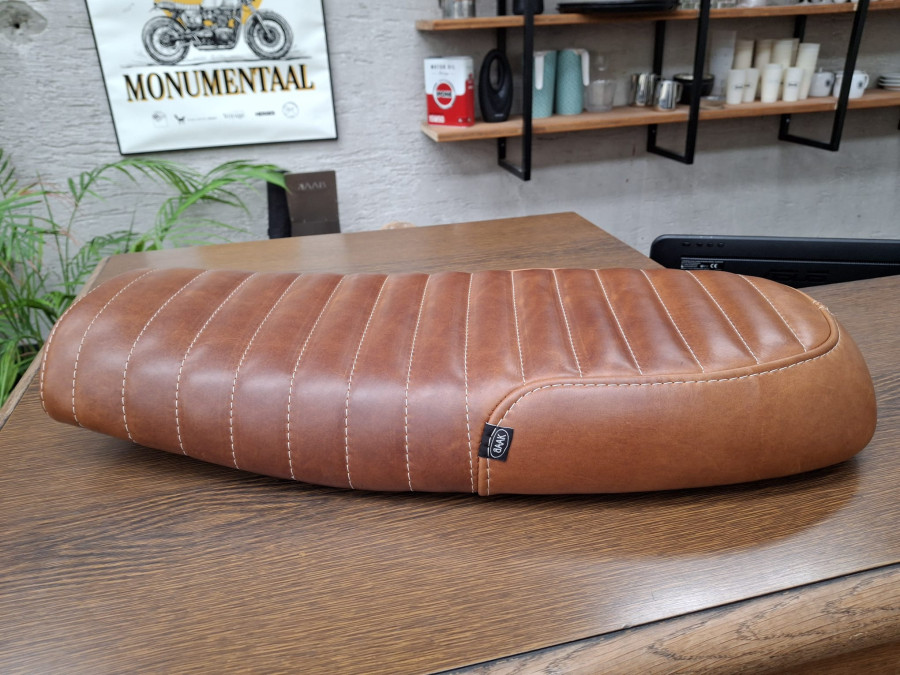OUTLET - Sella per Royal Enfield GT 535 cuoio marrone coste classiche