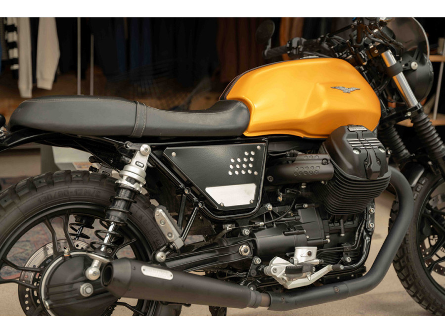 Side cover for Moto Guzzi V7 III / V9