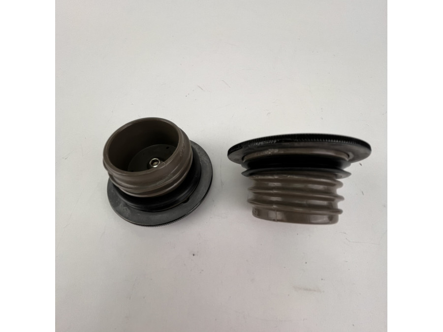 OUTLET - Extra flat domed black tank plug kit Harley Davidson