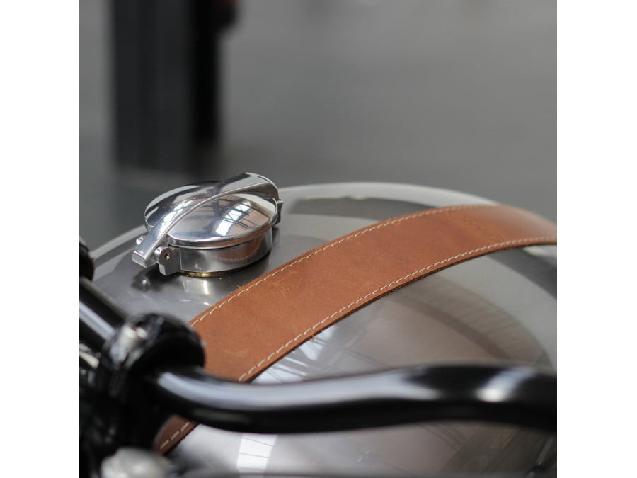 Leather tank strap for Triumph models from 2016 onward
