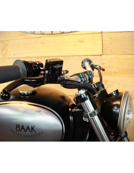 Triumph Bonneville 865 Tracker