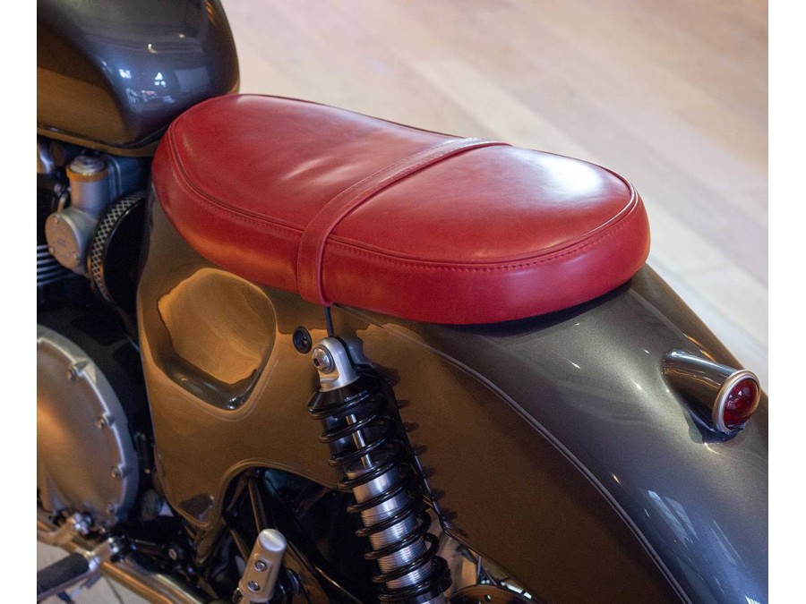 Triumph Bonneville T120 Badewanne