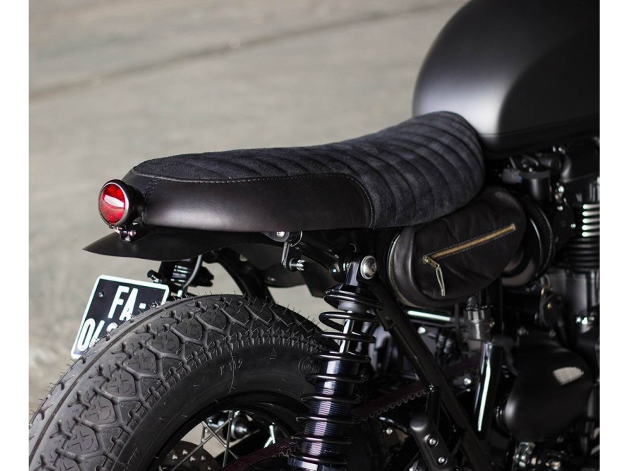 Triumph Bonneville T120 Bobber Ganz in Schwarz Ltd