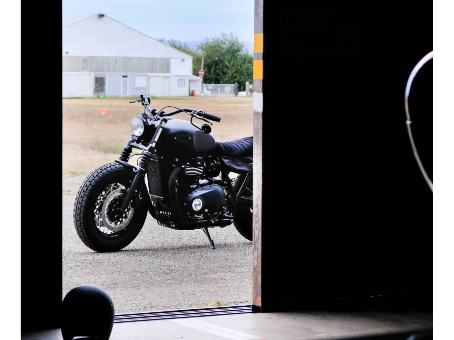 Triumph Bonneville T120 Bobber Nero Totale Edizione Limitata