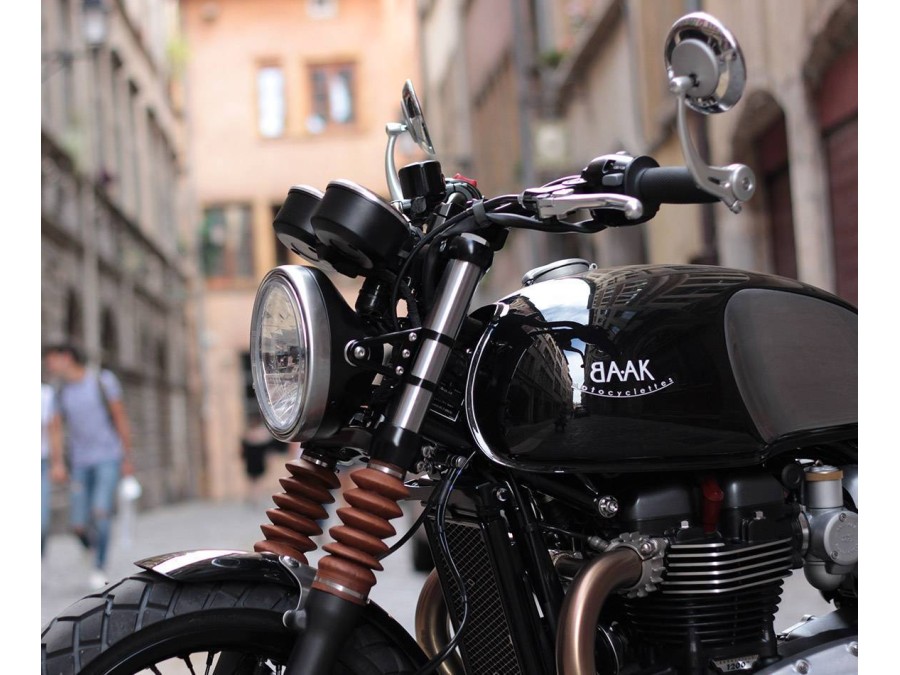 Triumph Thruxton 1200 Tracker dall'atelier BAAK