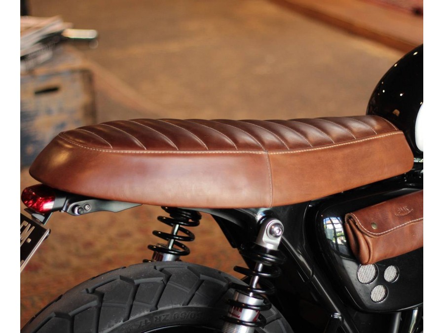 Triumph Thruxton 1200 Tracker por el taller BAAK