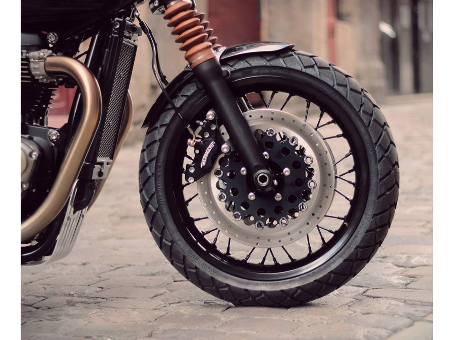 Triumph Thruxton 1200 Tracker dall'atelier BAAK