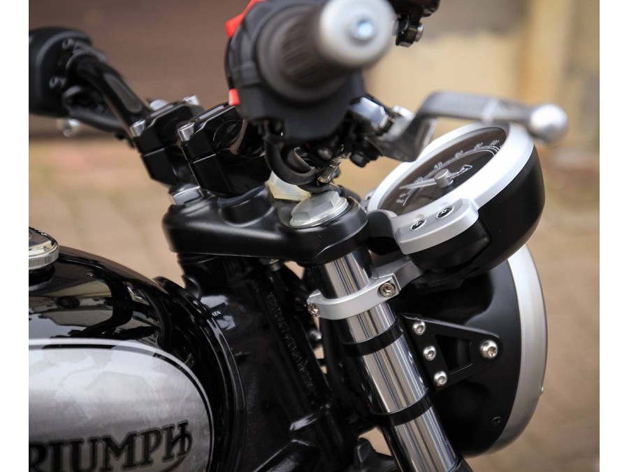 Offset speedometer bracket for Triumph Street Twin / Street Scrambler
