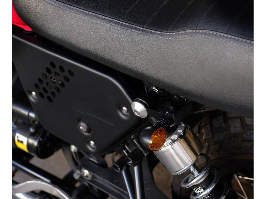 Rear turn signal bracket for Triumph (on shock absorber studs)