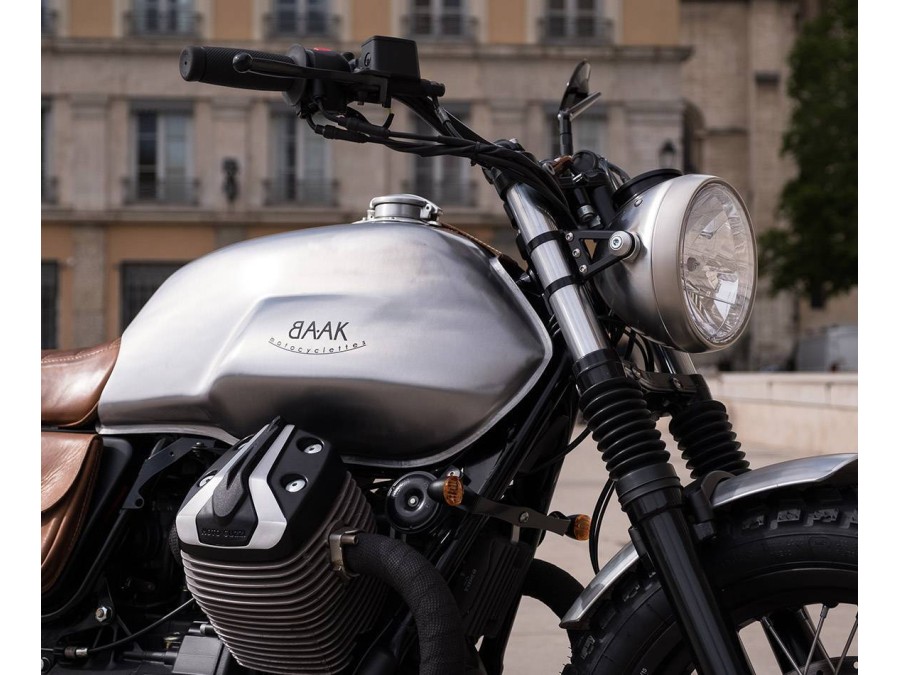 Front turn signal bracket for Moto Guzzi V7 / V9