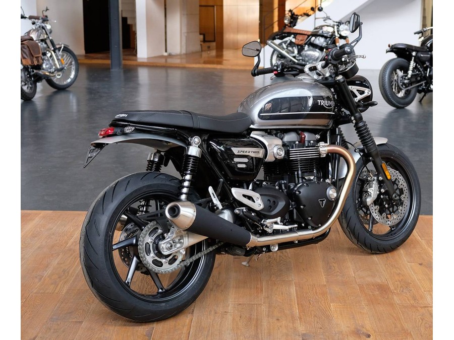 Triangolo portatarga Triumph Thruxton / Speed Twin 1200