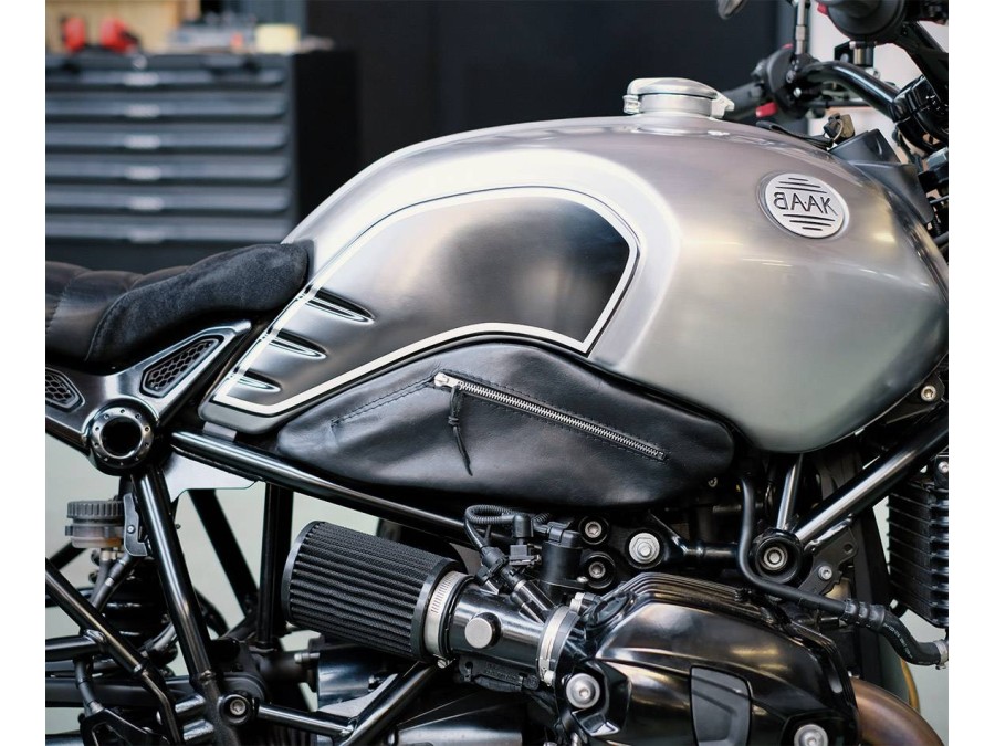 BAAK 제작 BMW NineT용 가죽 사이드 커버 가죽 사이드백