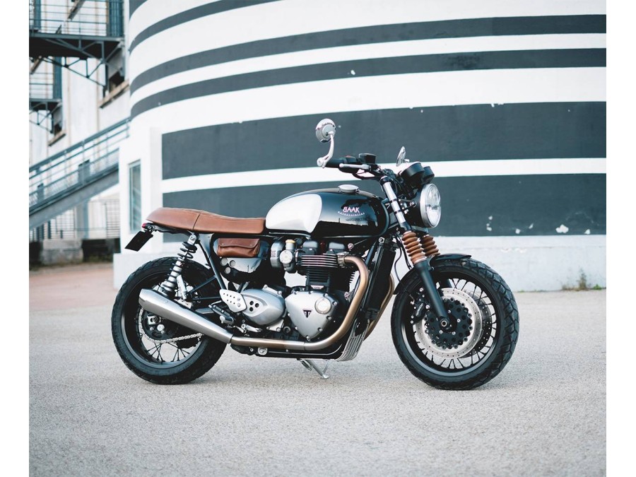 Triumph Thruxton 1200 Tracker por el taller BAAK