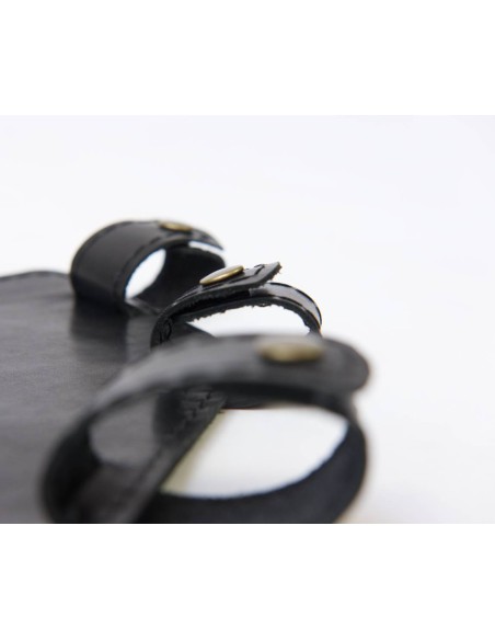 Leather wiring-harness cover for air-box removal on Triumph Bobber (2017-...)
