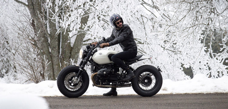 BMW NineT Bobber blanche atelier BAAK