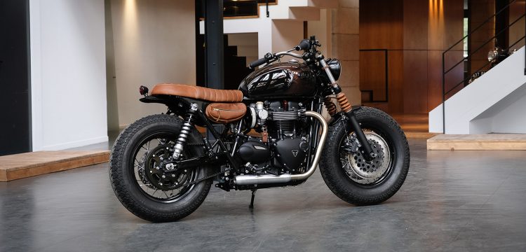 Triumph Bonneville T120 Bobber avec réservoir marron