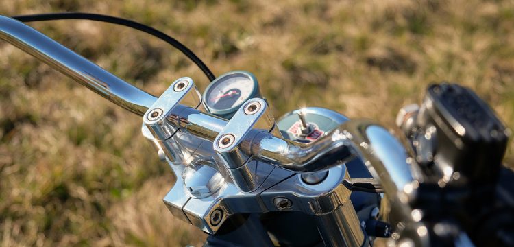 Aluminium triple trees and handlebar clamps