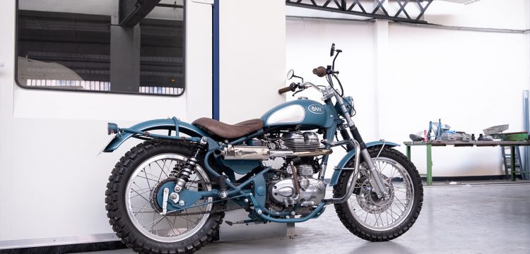 Painting workshop Royal Enfield