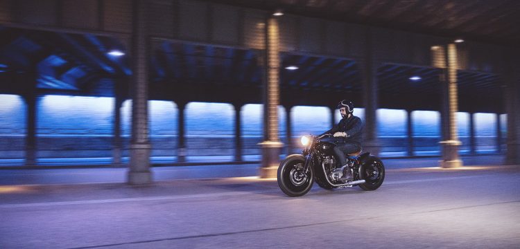 Bobber 1200 baak in action