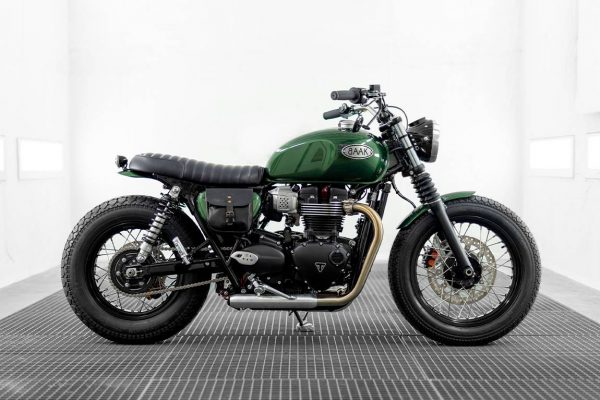 Triumph Bonneville verte façonnée par BAAK, équipée de pièces compatibles T100 et T120