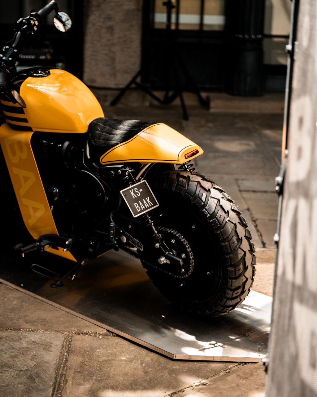 BAAK x KS Motorcycles Royal Enfield Shotgun 650, rear three-quarter, KS-BAAK plate